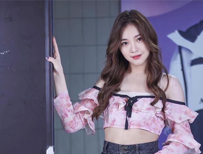 紫嫣为了在跨年完美表演，开始吃水煮食物。（罗永铭摄）