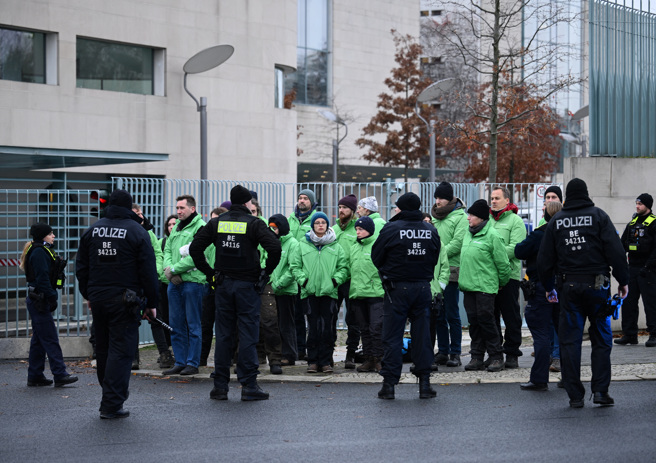 
法國環保團體綠色和平（Greenpeace）。(圖/ 路透社)