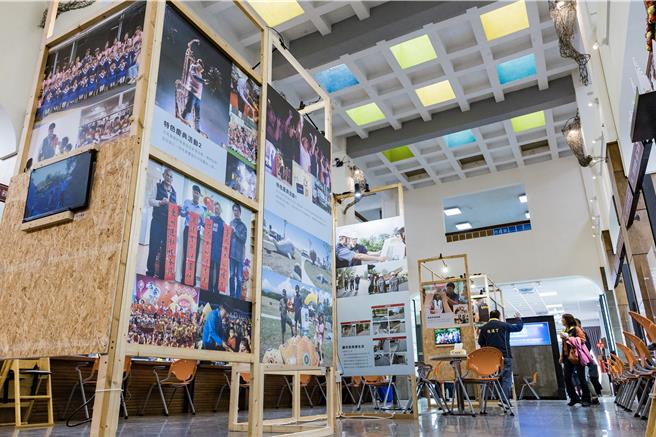 台東市長陳銘風今天公布施政成果，施政成果看板即日起在市公所1樓穿堂展出。（台東市公所提供／蔡旻妤台東傳真）