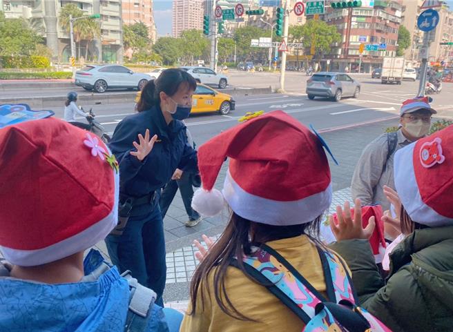 北市妇幼队邀请幼儿园幼童参加耶诞节活动。（翻摄照片／林郁平台北传真）