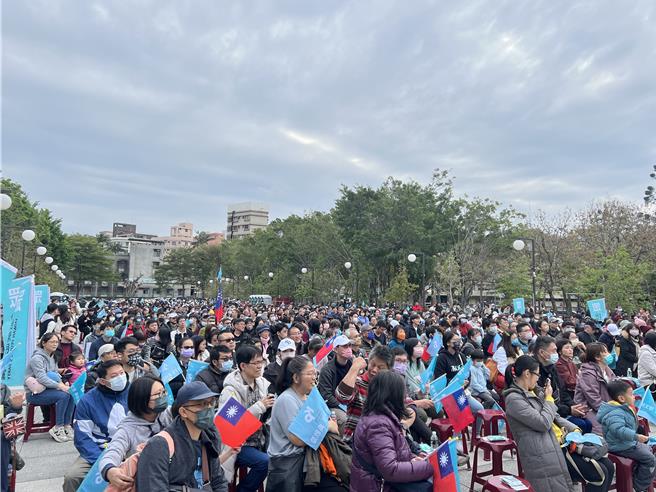 民眾党宣布室内加户外第二现场超过8000人。（杨亚璇摄）
