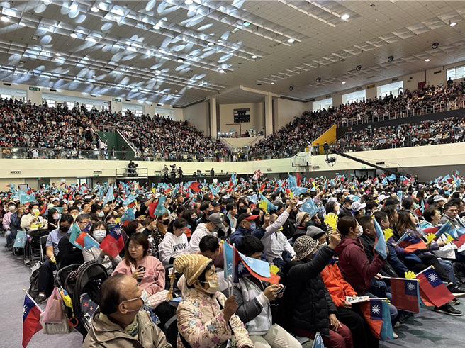 民眾党宣布室内加户外第二现场超过8000人。（杨亚璇摄）