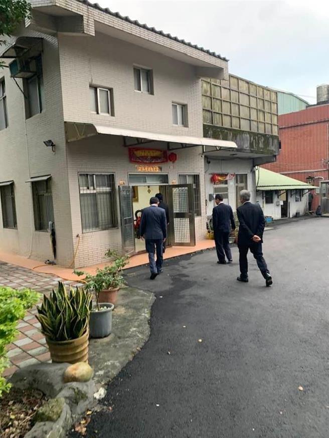 「台湾枪王」廖英熙日前发文曝光3年多前参访赖清德万里老家拍摄的照片。（翻摄廖英熙脸书／孙英哲彰化传真）