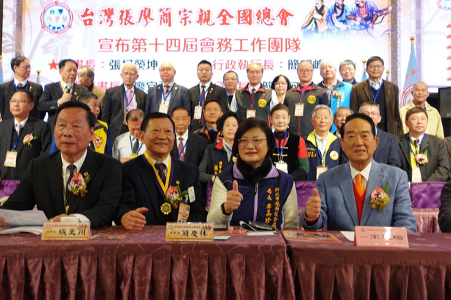 宋楚瑜今日參加張廖簡宗親祭祖，呼籲兩岸和張廖簡宗親一樣，血濃於水不可分離。(戴志揚翻攝)