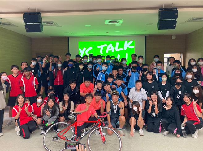 嘉义县永庆高中近日一连举办4场「永庆YC Talk show」，共吸引400人次学生参与。（永庆高中提供／吕妍庭嘉义传真）