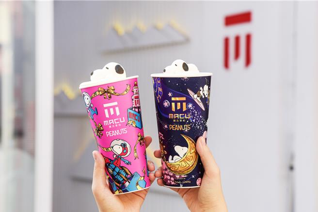 麻古茶坊巧遇史努比聯名飲品系列，雲朵芝芝可可情境照。（麻古茶坊提供／吳娮翎台北傳真）