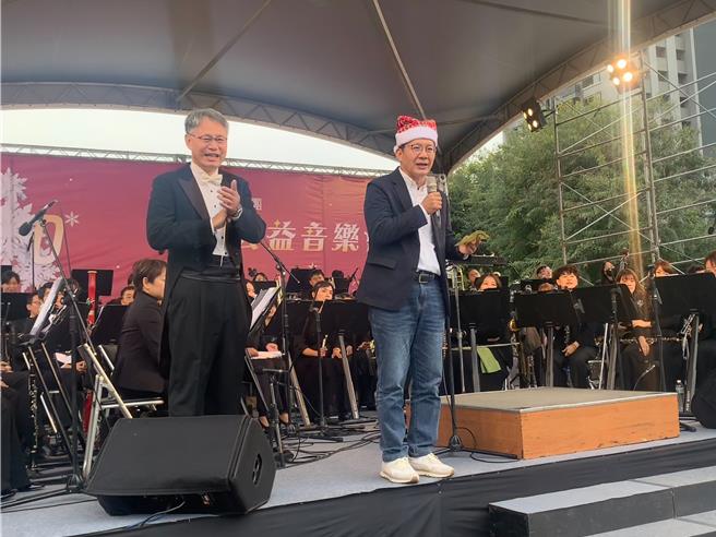 张廖万坚预告，下周跨年连假3天都有亲子活动，鼓励大家参加。（张廖万坚提供／张亦惠台中传真）