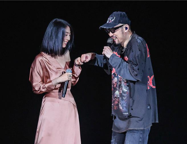 MC HotDog熱狗23日在台北小巨蛋舉辦「髒藝術家」演唱會。（粘耿豪攝）