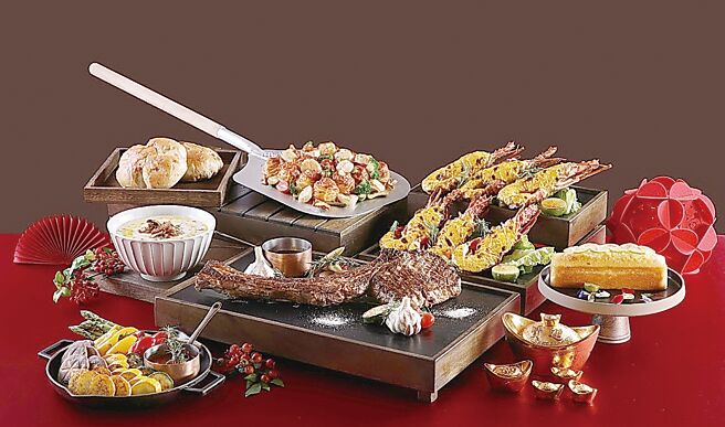 新竹老爷Le Cafe'咖啡厅为小家庭隆重鉅献西式年菜，用舌尖游歷各国，六人份每套11,800元起。图／老爷酒店集团