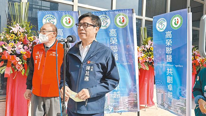 高雄市长陈其迈22日表示，高雄立委三选区、六选区选情相对危险，候选人要更努力。（杨舒婷摄）