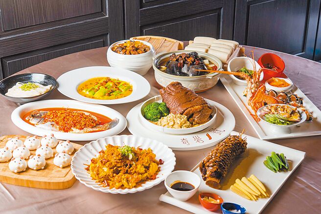 「奇岩一号旗舰店」推出3种价位的尾牙春酒专案，最低1万6800元起。（大地酒店提供）