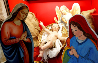 義教堂「耶穌降生」變多元成家 神父挨轟褻瀆說話了