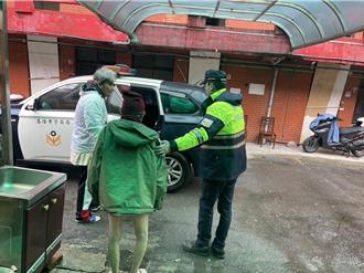 失智阿伯險被凍死　寒流訪視協助安置找到家人