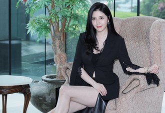 韓瑜雪白上圍炸出 昔僅靠報紙遮大尺度照被挖