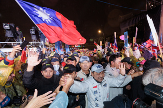 台大教授看凱道侯康被「這句話」打動！驚呼：中間選民來了