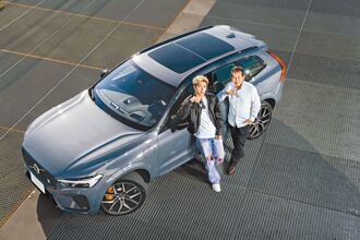 李東軒憶跨年趕場 康雷神接送