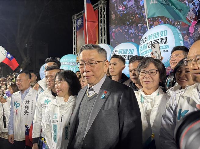 民眾黨總統候選人柯文哲23日晚間出席高雄岡山參加由韓粉陳清茂舉辦的「三粉大造勢」。（資料照片/楊亞璇攝）