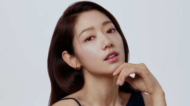 朴信惠搭朴炯植合演韓劇《低谷醫生》。（圖／IG@ssinz7）