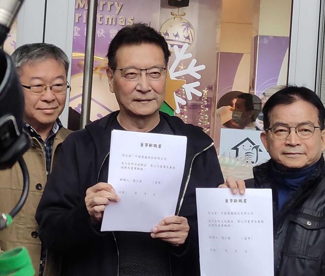 民進黨總統候選人賴清德將萬里老家交付公益信託後，國民黨副總統候選人趙少康作辭去中廣董事長準備，要求賴拆了萬里老家。（圖／報系資料照）