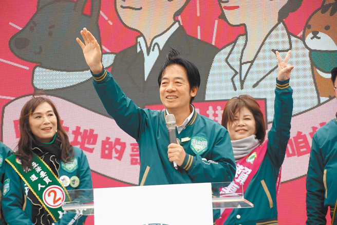 前立委郭正亮指出，中間選民對民進黨不友善，今年可能不會有返鄉專車，因為綠營會希望投票率低一點，只有基本盤出來投票。圖為民進黨總統候選人賴清德（中）。（資料照,程炳璋攝）