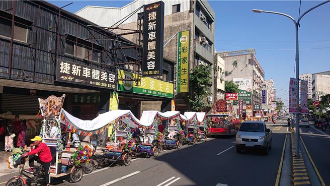 台南市风神庙24日举办建醮遶境，阵头绵延市区约10公里。（程炳璋摄）