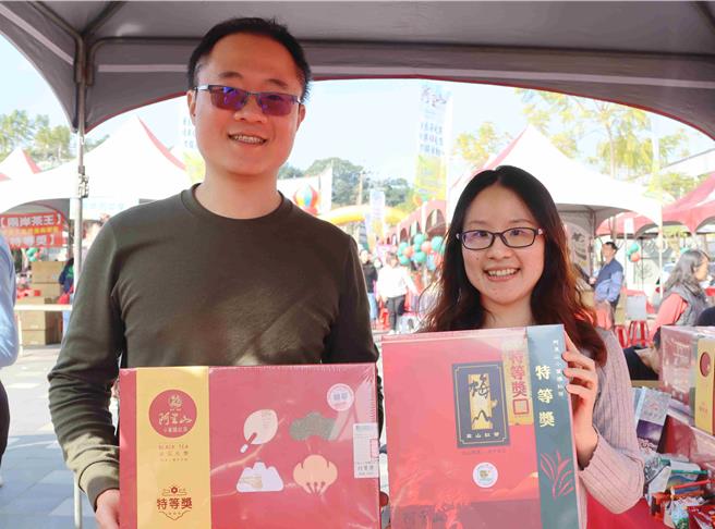 「嘉義縣阿里山高山茶112年冬季優良茶競賽」小葉種紅茶特等獎林園製茶林士評參賽4年就拿下兩次特等獎。（呂妍庭攝）