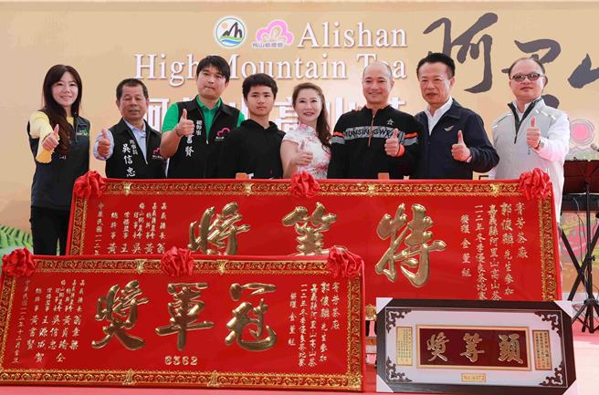 金萱組特等獎由梅山鄉太和村郭俊麟拿下，連兩年奪下金萱組特等、頭等及冠軍獎。（嘉義縣政府提供∕呂妍庭嘉義傳真）