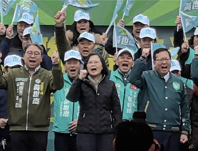 桃市二選區民進黨立委候選人黃世杰成立楊梅競總，蔡英文訴求走5條對的路。(呂筱蟬攝)