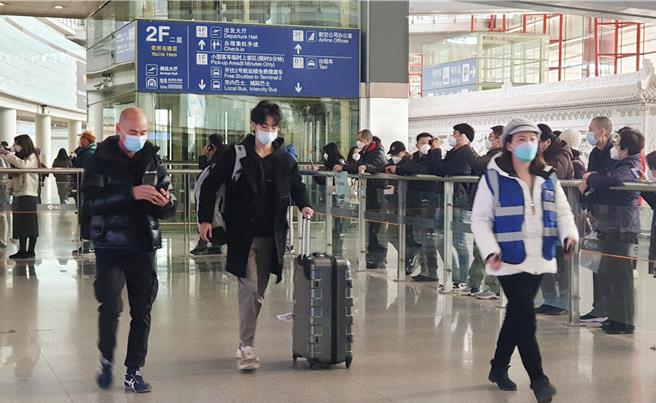 锺南山「不倡导公眾长期佩戴口罩」，大陆中疾控官员呼吁：科学配戴。（蓝孝威摄）