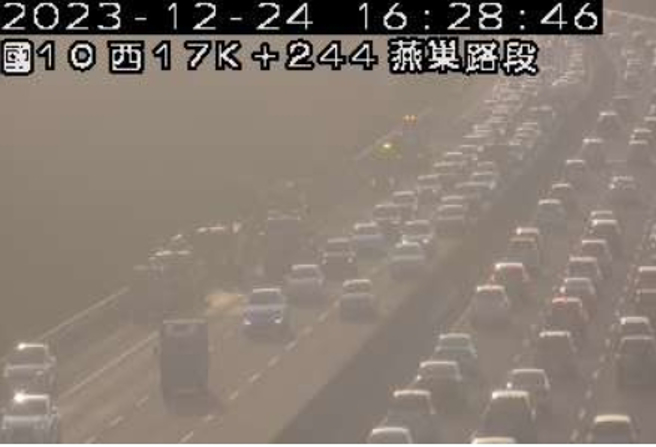 國道10號東向17公里處外車道，有火燒車事件。（翻攝國道1968）