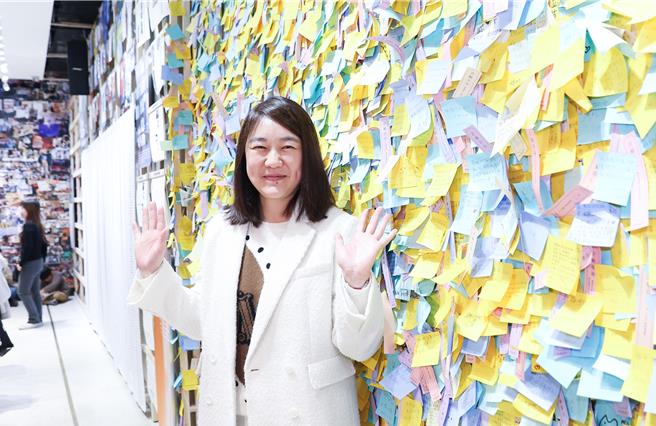 誠品董事長吳旻潔每天看信義誠品的留言區，她表示看到的是青春和陪伴。（陳俊吉攝）