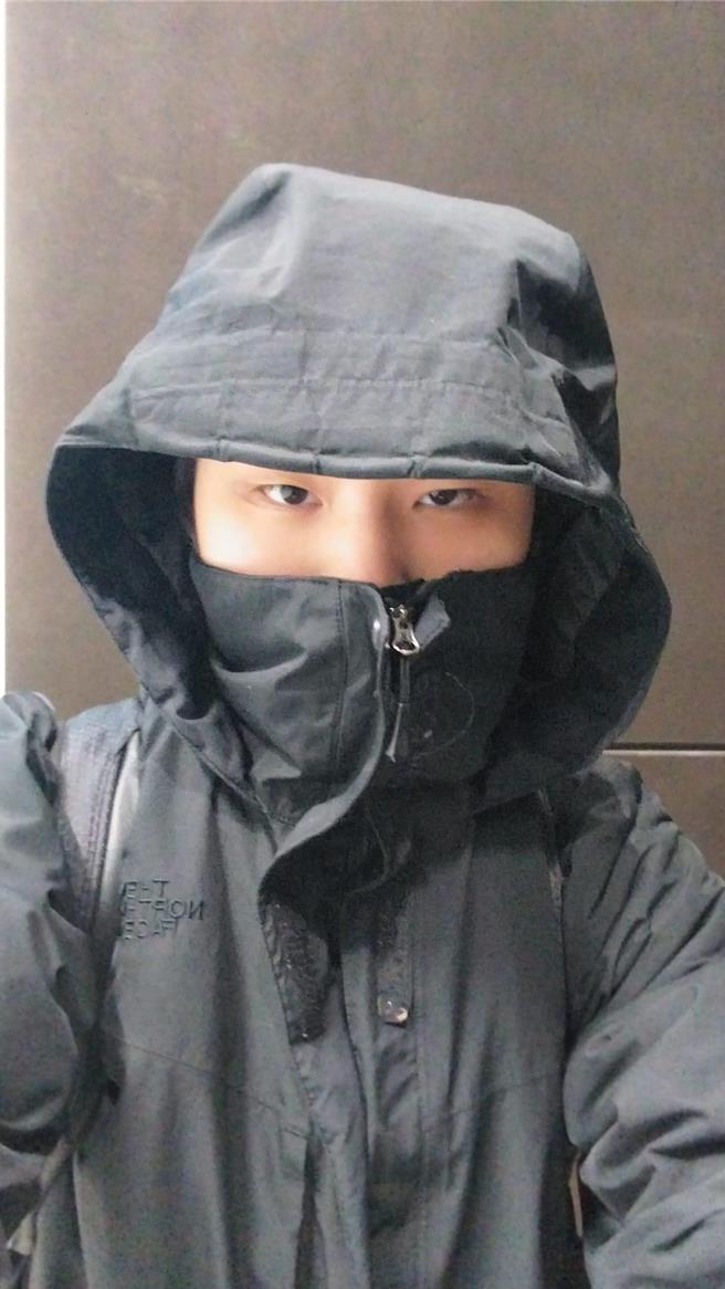 岳庭心疼儿子吃苦到变瘦了。（摘自岳庭脸书）