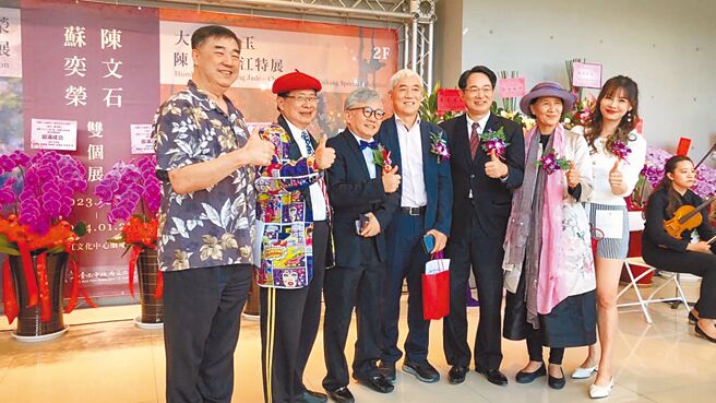 台江文化中心2023年壓軸跨年特展「看見蘇奕榮-迎接2024台江第一道曙光油畫展」、「大器璞玉-陳文石台江特展」雙個展，12月16日開幕，帶給觀眾耳目一新的藝術體驗，展出到2024年1月28日，歡迎各界蒞臨指導欣賞。 圖／蘇奕榮提供