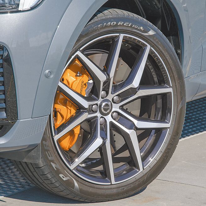 Polestar 21吋铝圈。（陈大任摄）