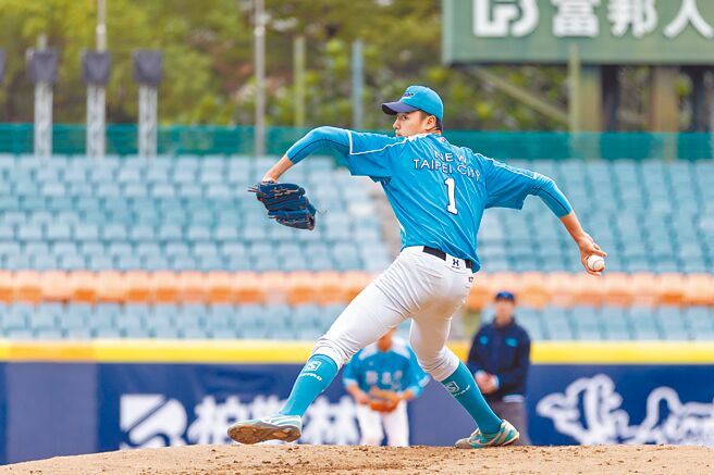 新北藍先發投手蕭齊繳出3.1局無失分好投，率隊以10比0提前「扣倒」台南完成6連霸。（大會提供）