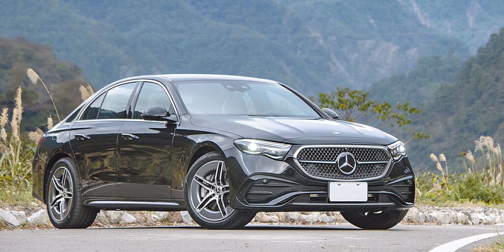 試駕車為Mercedes-Benz E 300運動版，售價347萬元。（陳大任攝）