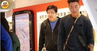 郭泓志招牌花椰菜捲髮現身信義區　視訊購物挑禮物