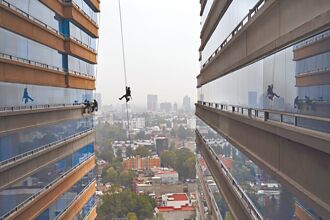 美国人涌进墨西哥城