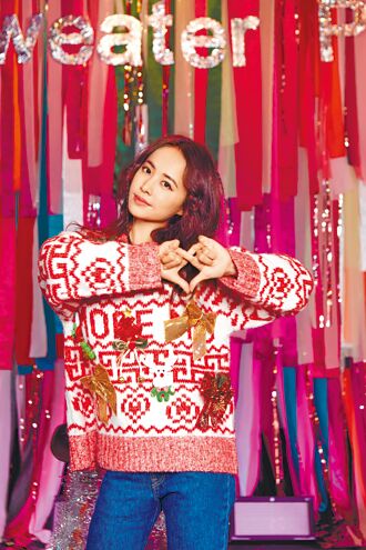 蔡依林淚腺鬆了 送歌迷愛的抱抱