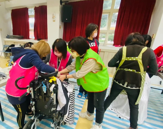 113年新增「进阶资深特教助理员」之分级于第二、三级间，薪资则为基本时薪的1.13倍。图/台北市政府提供