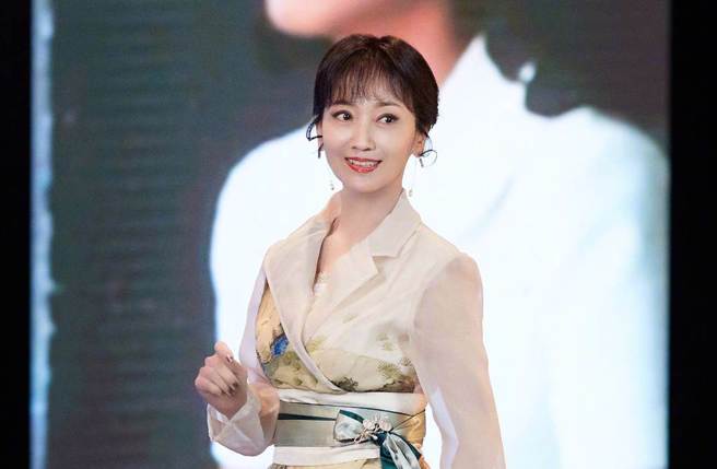 保養有術的趙雅芝，看不出來將近7旬。（圖／取材自趙雅芝微博）