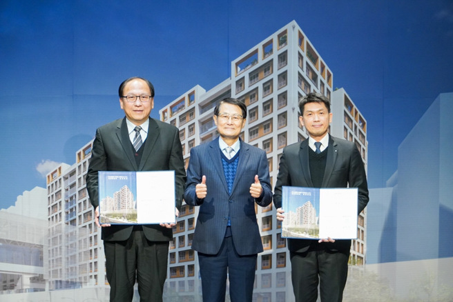 陈纯敬副市长见证三峡站出入口1签约仪式(新北市政府捷运工程局提供)