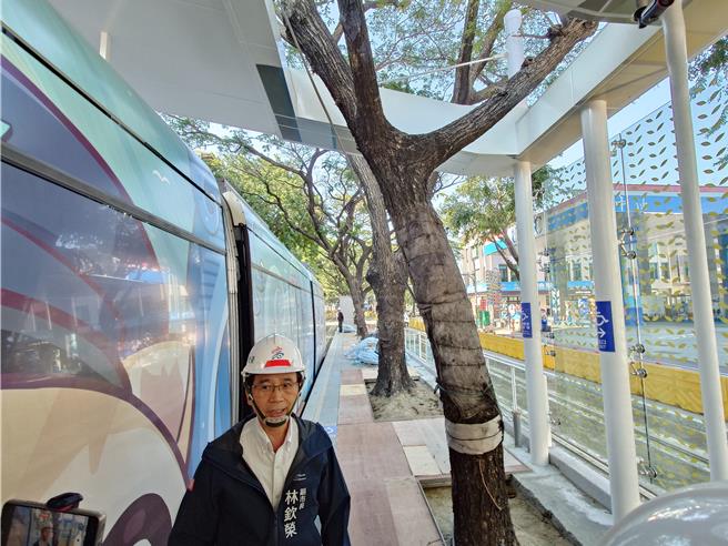 高雄捷运「四线齐发」，高雄市副市长林钦荣在脸书发文，透露编制仅有110人的捷运工程局，完成不可能任务的秘辛。（任义宇摄）