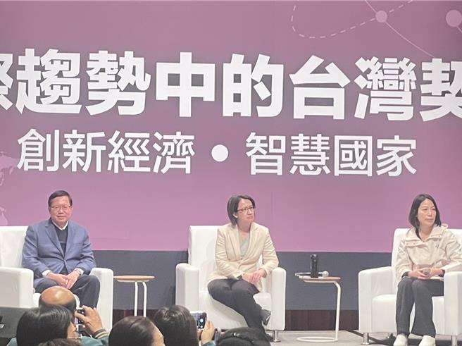 民進黨副總統候選人蕭美琴，今天下午赴桃園並以「國際趨勢中的台灣契機」為題發表演講。(呂筱蟬攝)