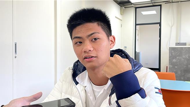 出身獸醫世家的穆韶輝錄取中興大學獸醫系，未來想朝野生動物獸醫方向發展。（蕭嘉蕙攝）