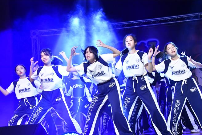 新北市南山中學平安夜時於中和四號公園的國立台灣圖書館B1演藝廳，舉行校際社團反毒聯合公演。（南山中學提供）