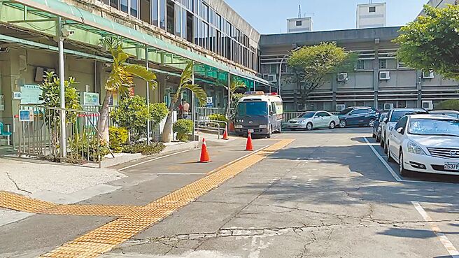 彰化地檢署偵破總統大選賭盤案，逮捕黃姓組頭等4人，並查扣119萬賭資。（孫英哲攝）