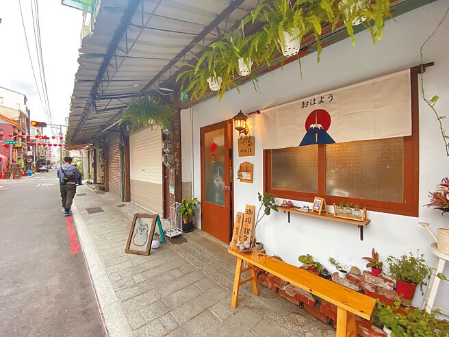 台南市政府总计投入逾3亿元，完成17处歷史街区的环境改造，图为新美街歷史街区改造后的样貌。（曹婷婷摄）