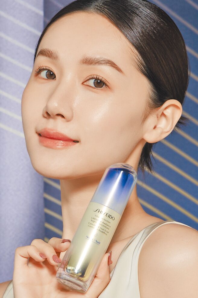 小V脸、逆龄、V字下巴这几年霸榜美妆查询关键字。（资生堂提供）