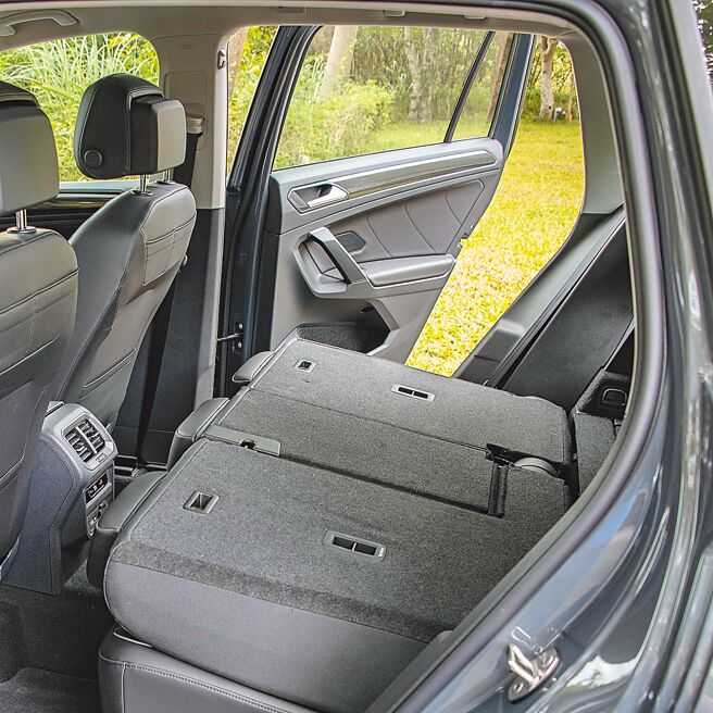 後座椅可傾倒打平。（陳大任攝）